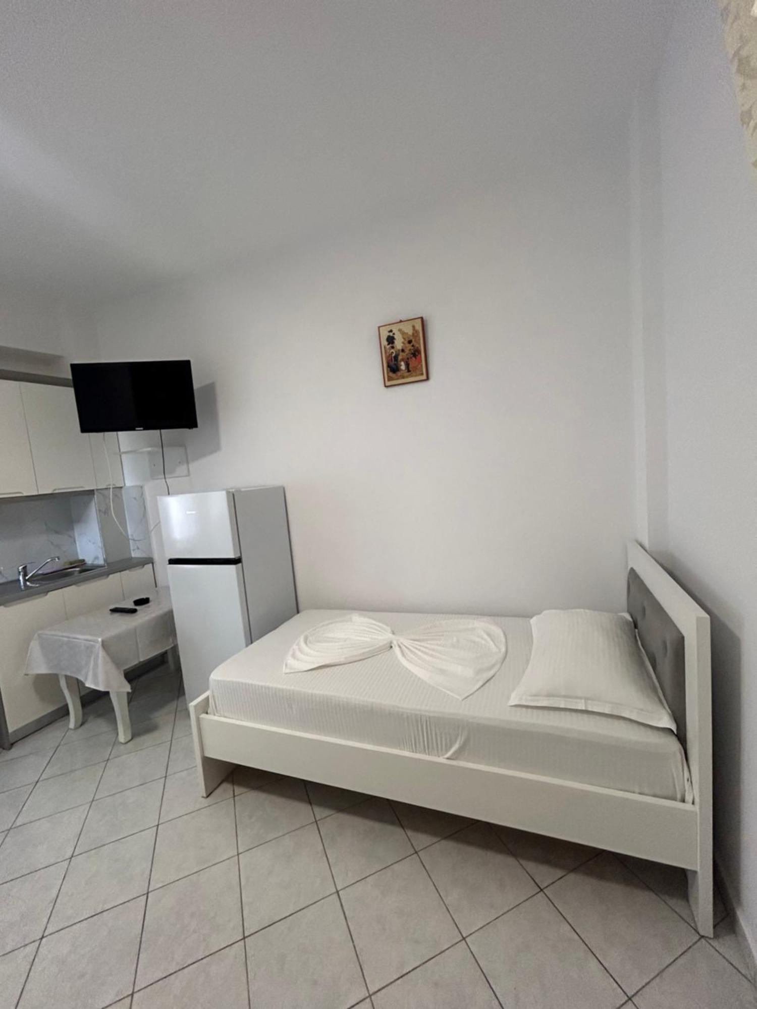 Caushi Apartments คซามิล ภายนอก รูปภาพ